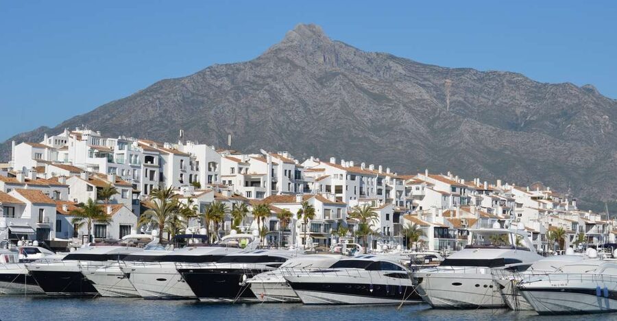 From Malaga or Costa del Sol: Mijas, Marbella & Puerto Banus - Marbella old town in 1 hour 45 minutes
