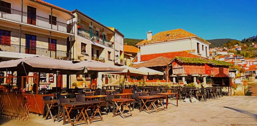 From Santiago: Rías Baixas Galicia Seafood & Wine Day Tour - Key points at a glance