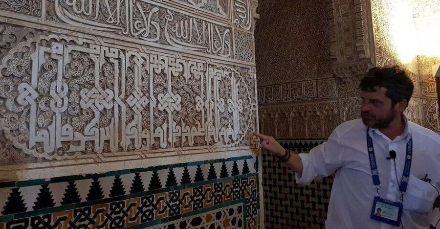 From Seville: Granada Day Trip with Alhambra and Albaicín - A morning in the Albaicín