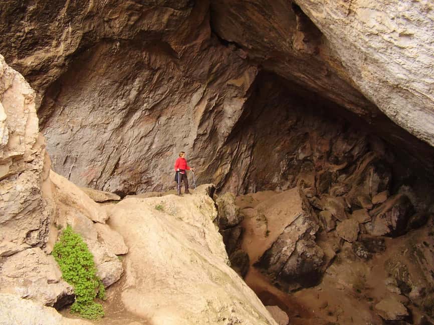From Valencia: Montanejos Guided Hike with Natural Pools - The first uphill section sets the pace