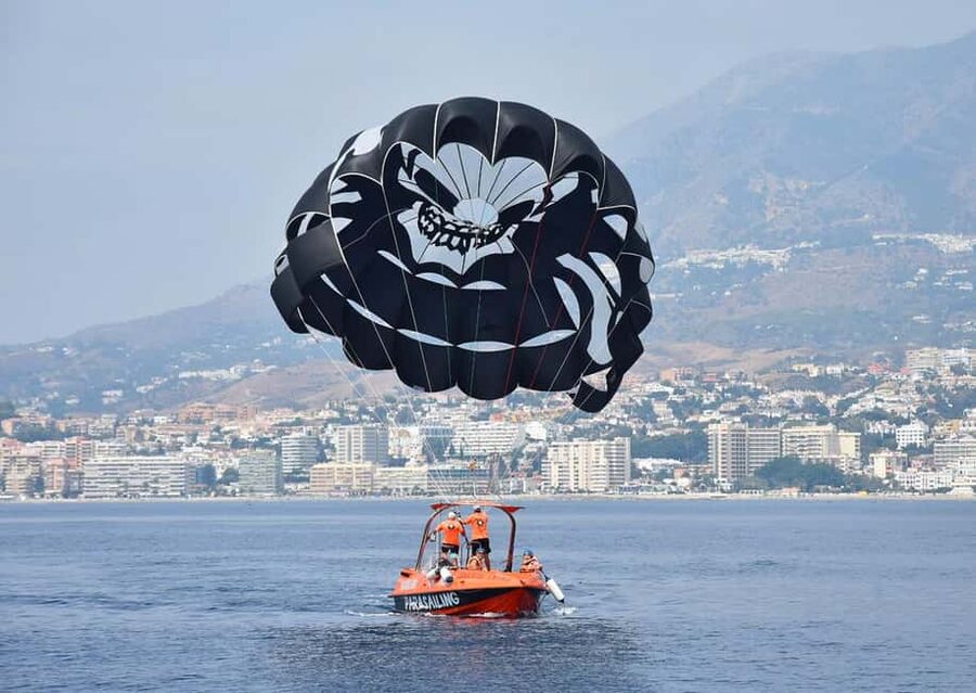 Fuengirola: Deluxe Parasailing Flight from Fuengirola Port - Key points before you book