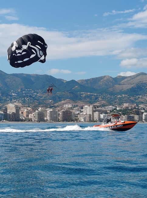 Fuengirola: Deluxe Parasailing Flight from Fuengirola Port - The safety briefing and weighing process