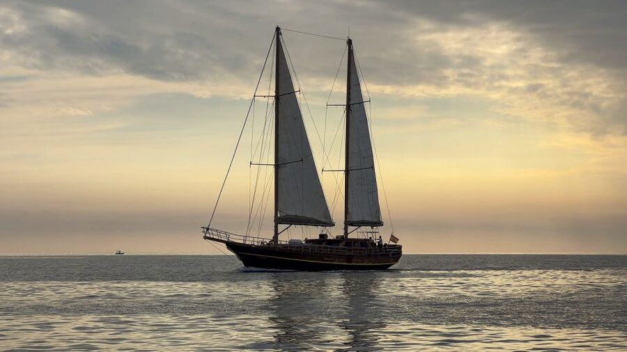 Fuerteventura: Sunset boat trip with DJ, Food & Drinks - Who will enjoy this boat trip most