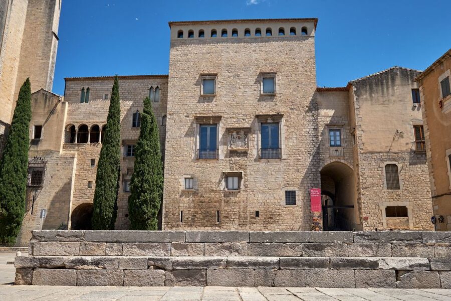 Girona: Cathedral of Girona + Art Museum + St. Felix Church - St. Felix Church and its stone coffins