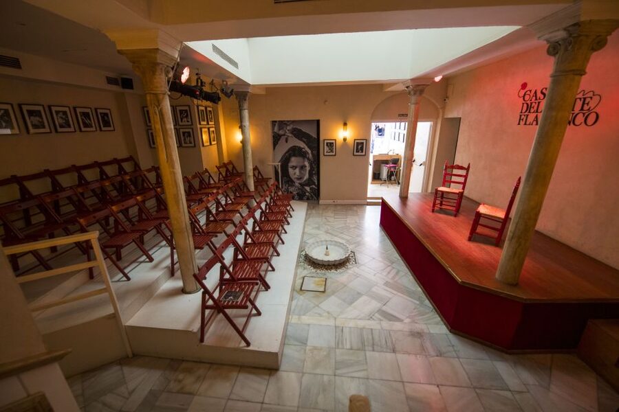 Granada: 1-Hour Traditional Flamenco Show - Reading the performance without prior flamenco knowledge