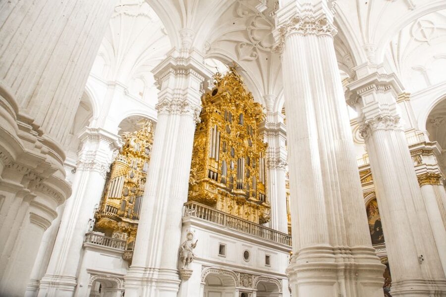 Granada: 3-Hour Cathedral and Royal Chapel Tour - A walk through the Alcaicería streets