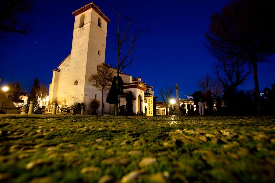 Granada: Albaicin and Sacromonte Evening Walking Tour - La Caldereria and the first Moorish lanes