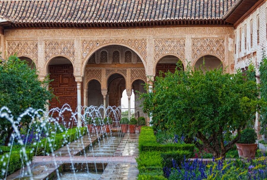 Granada: Alhambra and Generalife Garden Ticket & Guided Tour - Who gets the best value from this tour?