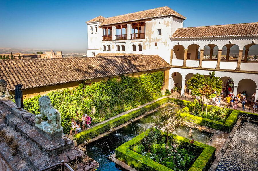 Granada: Alhambra and Nasrid Palaces Entry Ticket - Generalife Gardens, fountains, and the best pauses