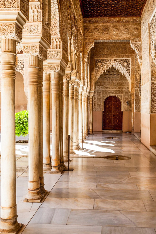 Granada: Alhambra and Nasrid Palaces Entry Ticket - Getting to the Nasrid Palaces on time