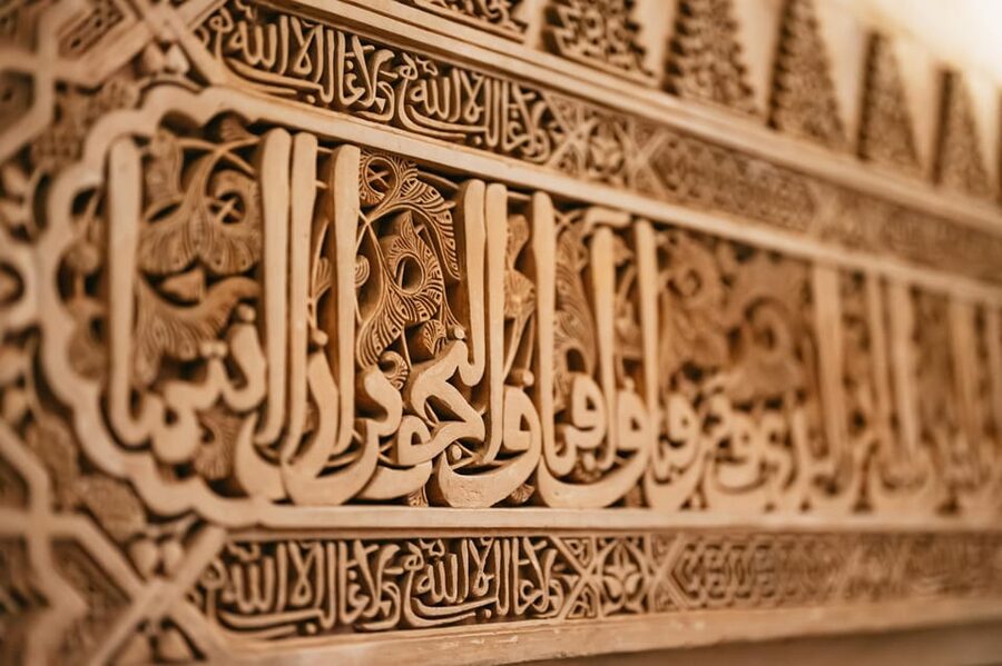 Granada: Alhambra and Nasrid Palaces Guided Tour at Night - Price, timing, and practical value