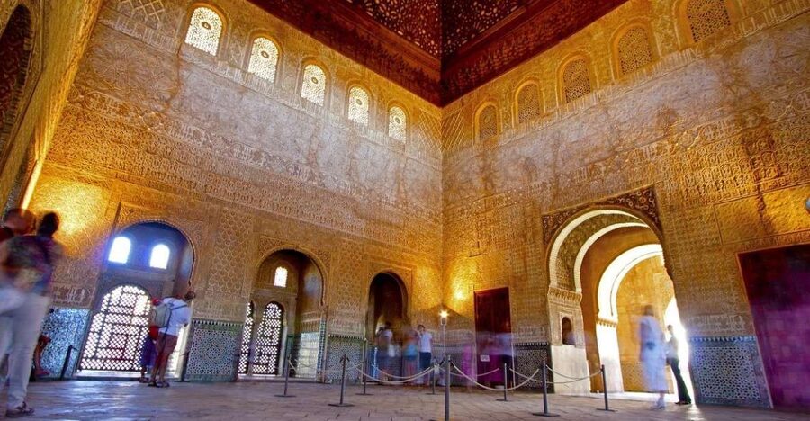 Granada: Alhambra and Nasrid Palaces Private Tour - Entering the Nasrid Palaces