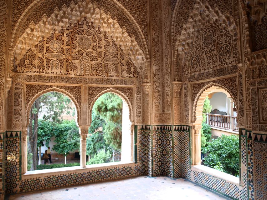 Granada: Alhambra Complex Guided Tour with Ticket - Key points before you book
