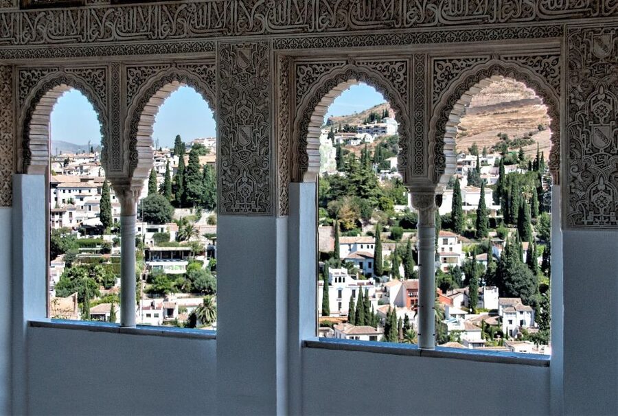 Granada: Alhambra Complex Guided Tour with Ticket - What $60 gets you