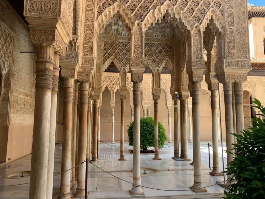 Granada: Alhambra Complex Guided Tour with Ticket - Meeting at the Access Pavilion