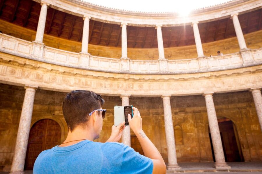 Granada: Alhambra Entry Ticket with Audio Guide - Using the audio guide without losing your way