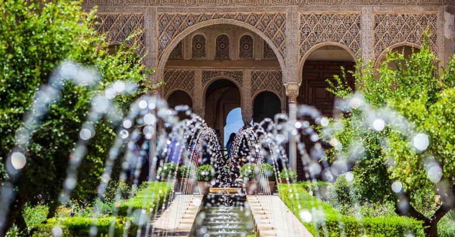 Granada: Alhambra Fast-Track Guided Tour - Starting with the Generalife Gardens