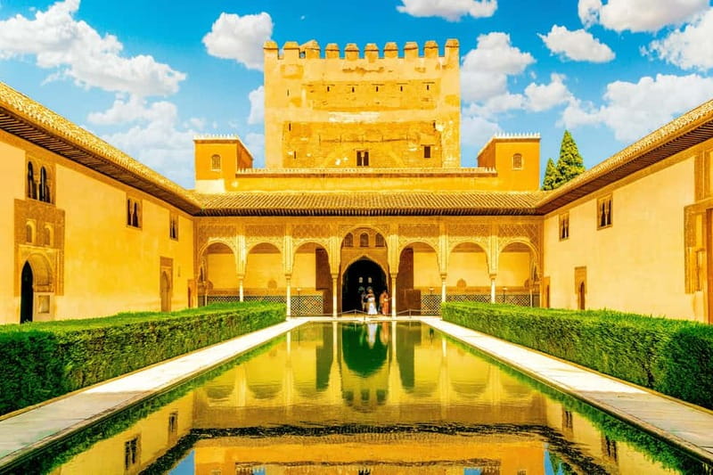 Granada: Alhambra, Generalife & Nasrid Palaces Guided Tour - Meeting at the Generalife entrance