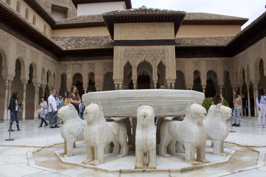 Granada: Alhambra Guided Tour with Nasrid Palaces - Charles V Palace adds a Renaissance contrast