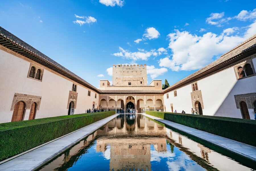 Granada: Alhambra Guided Tour with Nasrid Palaces & Gardens - Starting at the Alhambra and finding your group