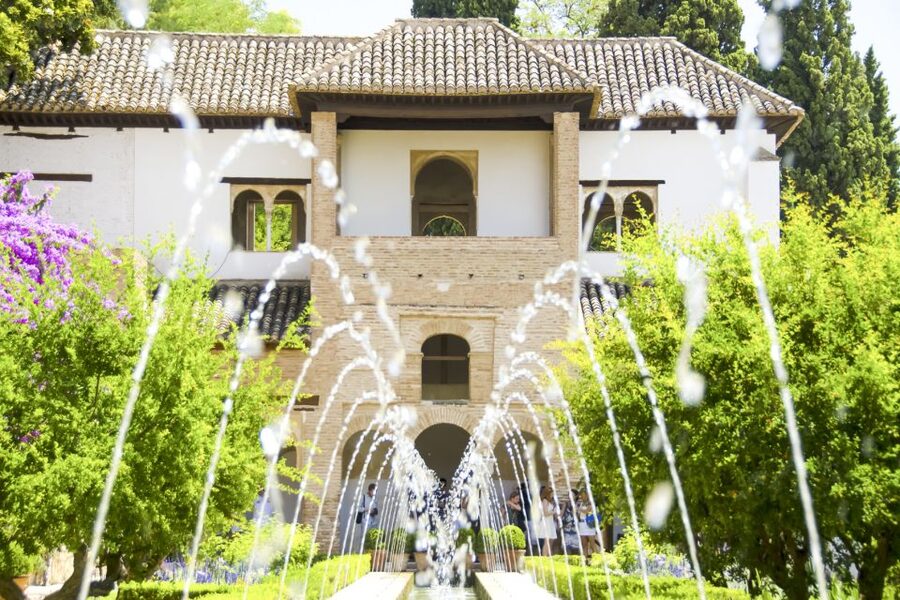 Granada: Alhambra, Nasrid, and Generalife Private Tour - Why the Alhambra Needs a Guide