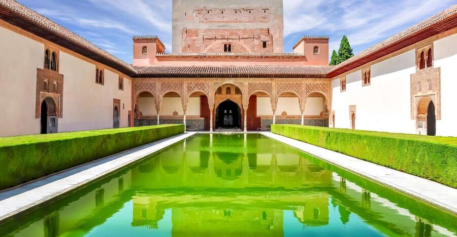 Granada: Alhambra, Nasrid, and Generalife Private Tour - The Guide Makes the Difference