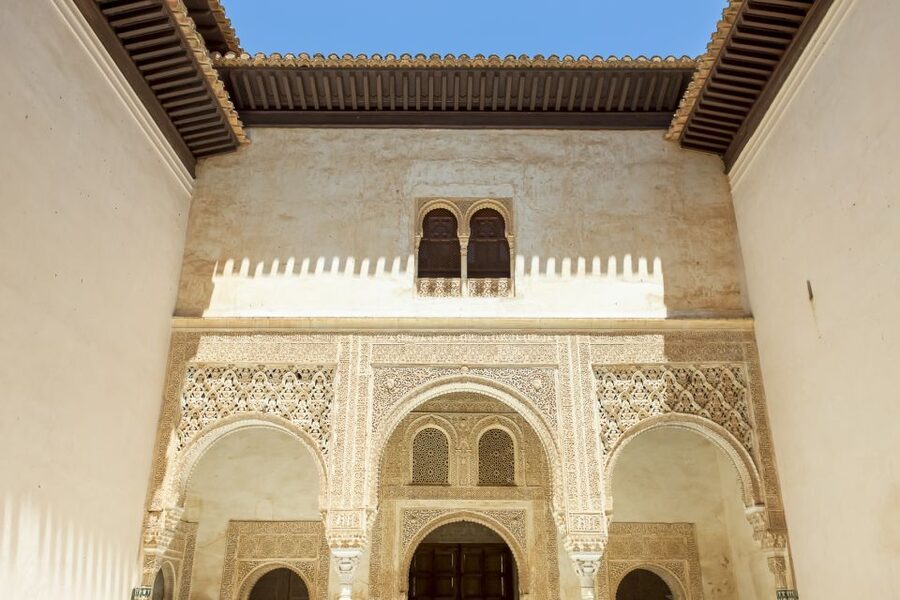 Granada: Alhambra, Nasrid, and Generalife Private Tour - Inside the 14th-Century Nasrid Palaces