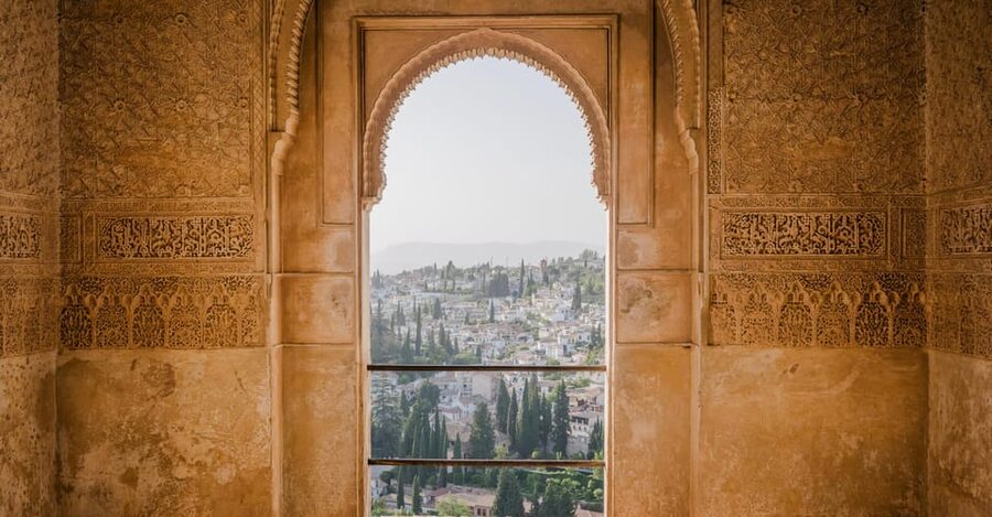Granada: Alhambra & Nasrid Palaces Small Group Guided Tour - Key points at a glance