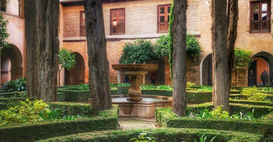 Granada: Alhambra & Nasrid Palaces Small Group Guided Tour - Languages, access, and practical limits