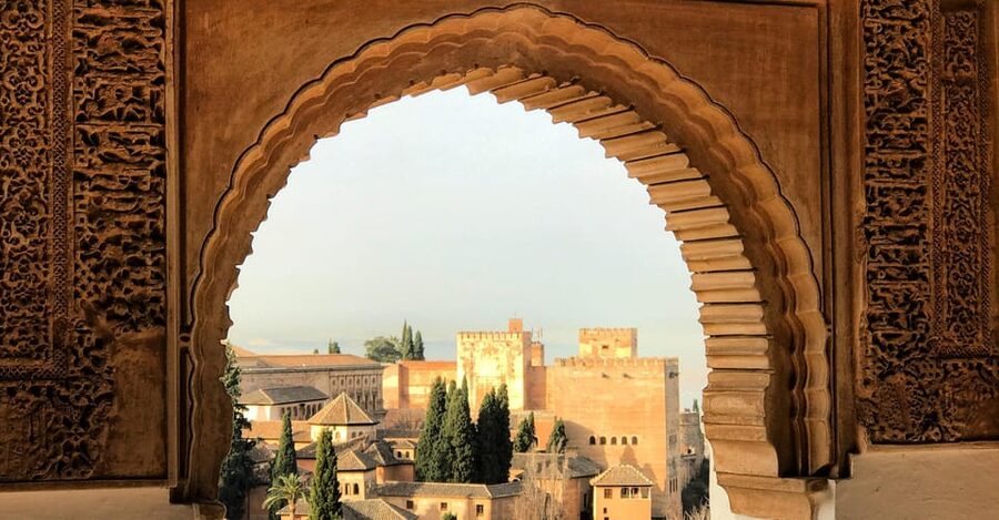 Granada: Alhambra & Nasrid Palaces Small Group Guided Tour - The Nasrid Palaces and Court of the Lions