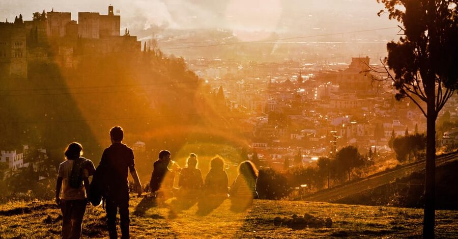 Granada: Alhambra & Nasrid Palaces Small Group Guided Tour - Three hours: enough time, but not everything