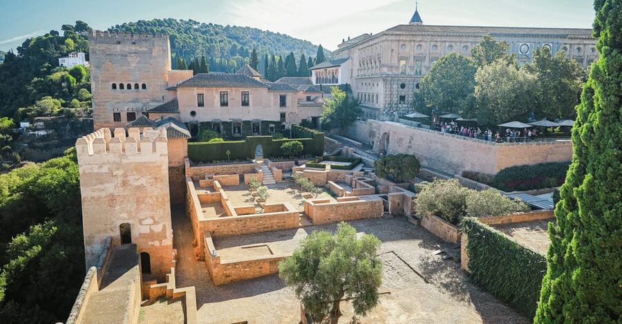 Granada: Alhambra & Nasrid Palaces Small Group Guided Tour - Is $117 a fair price?