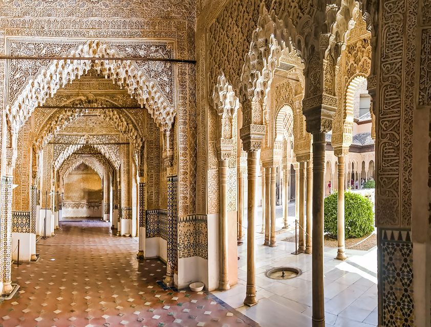Granada: Alhambra & Nasrid Palaces Tour with Tickets - Alcazaba and the Torre de la Vela