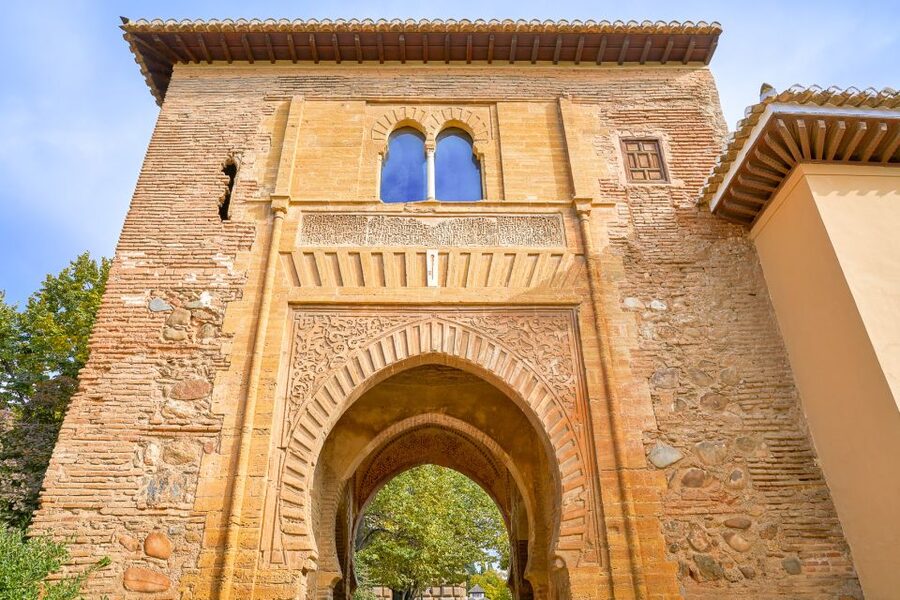 Granada: Alhambra Small Group Tour with Nasrid Palaces - Carlos V Palace and the layers of Granada