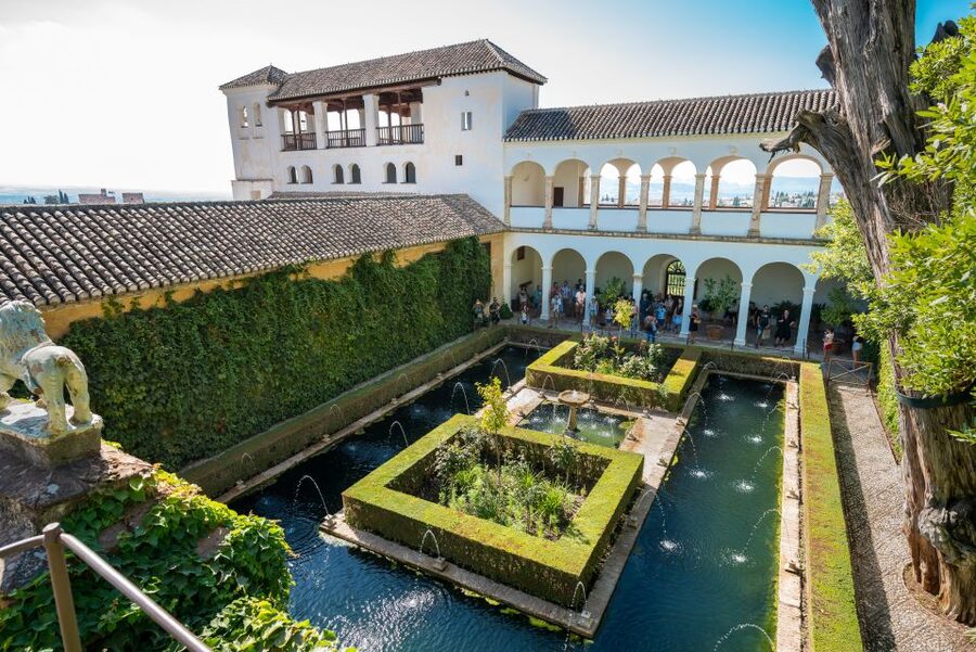 Granada: Alhambra Ticket and Guided Tour with Nasrid Palaces - The Alcazaba and the climb to the Watch Tower