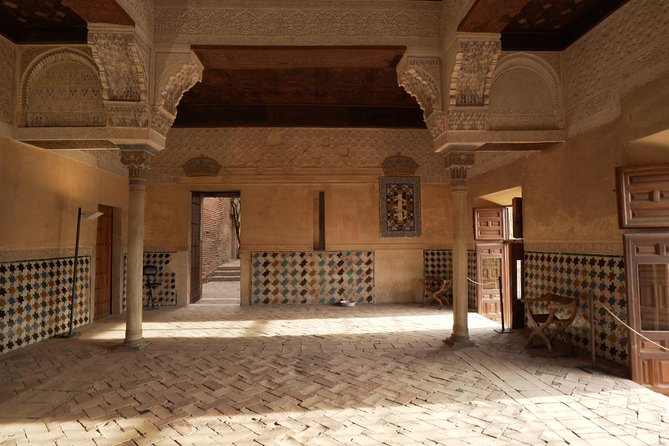 Granada Day Trip with Alhambra and Albaicin Tour from Seville - Walking through the Albaicin