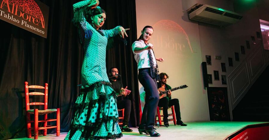 Granada: Flamenco Show in La Alboreá - La Alboreá’s small room brings you close