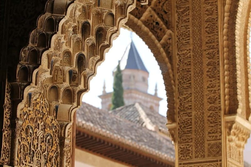 Granada: Gardens of the Alhambra and Generalife Regular Tour - Generalife Gardens: fountains, shade, and a slower pace