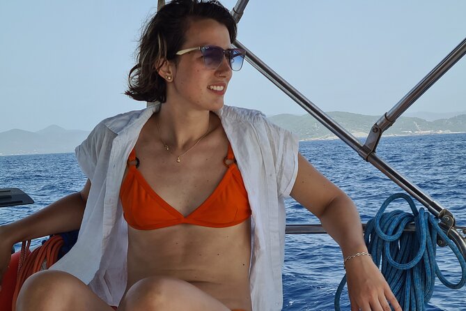 Ibiza & Formentera Private Deluxe Sailing: Full Day - Platja des Jondal and the first minutes at sea