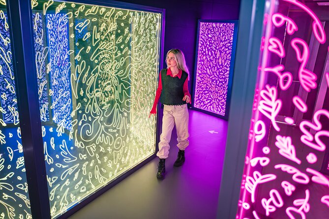 IKONO Barcelona: Immersive Experience - Light painting, lanterns, and the best photo moments