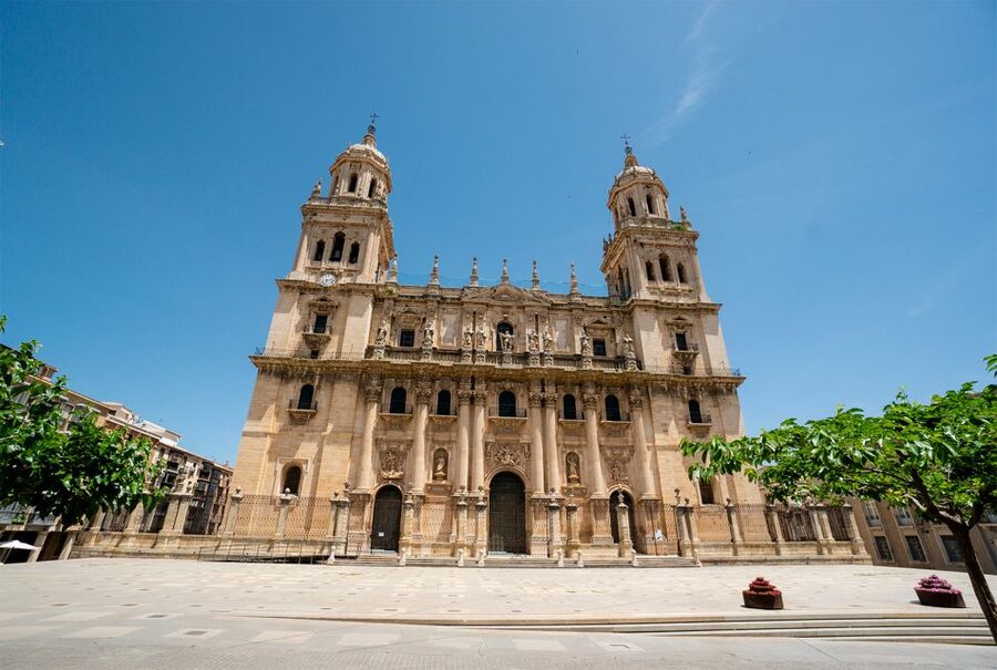 Jaén: 3-hour tour, Cathedral, Jewish Quarter and Arab Baths - Starting at Jaén Cathedral and Plaza de Santa María