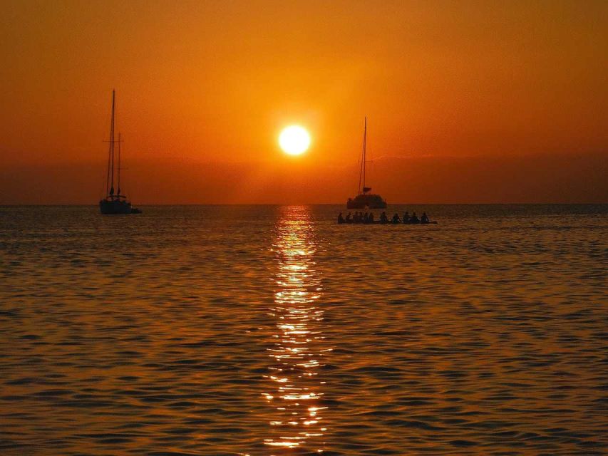 Jávea: 90-Minute Sunset Cruise with Glass of Cava - Choosing between the Estrella Fugaz and Mascalzone