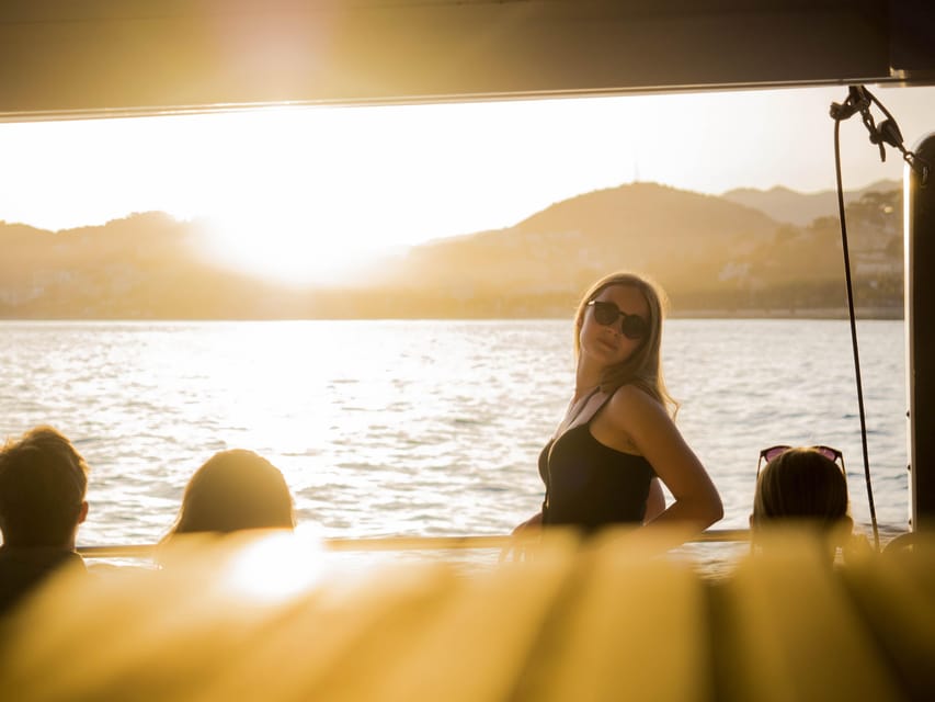 Jávea: 90-Minute Sunset Cruise with Glass of Cava - Boarding beside the Green Lighthouse