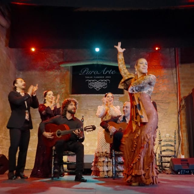 Jerez: Flamenco Show and Menú at Tablao Puro Arte 2025 - Why the timing of dinner matters