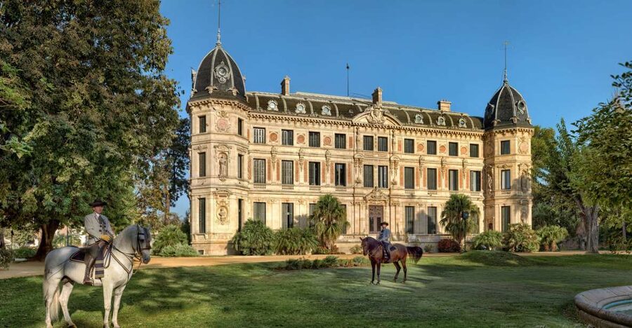 Jerez: Royal Andalusian School of Equestrian Art Admission - Start with the audio-visual presentation
