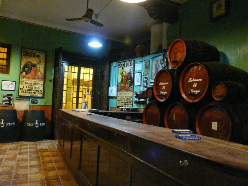 Jerez: Traditional Tapas Tour - Walking through Jerez’s old streets and squares