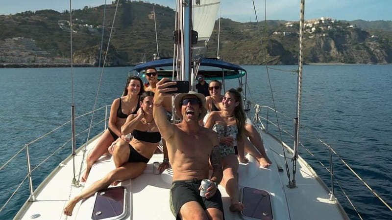 La Herradura: Sailing with a view of dolphins - Looking for dolphins along the Costa Tropical