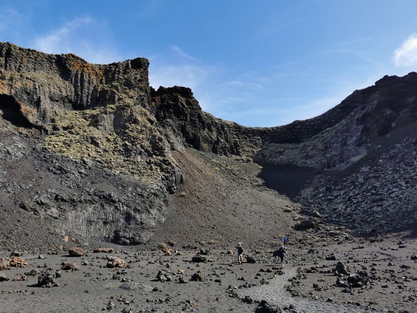 Lanzarote: Guided Volcano Hike with Transfers - Booking flexibility and practical planning