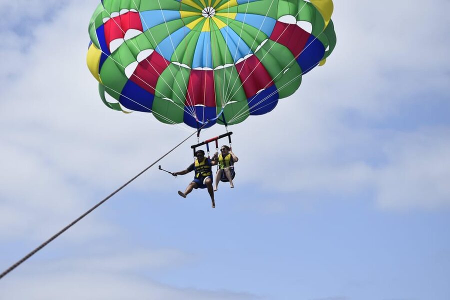 Lanzarote: Parasailing Adventure in Puerto del Carmen - A reassuring setup for first-time flyers