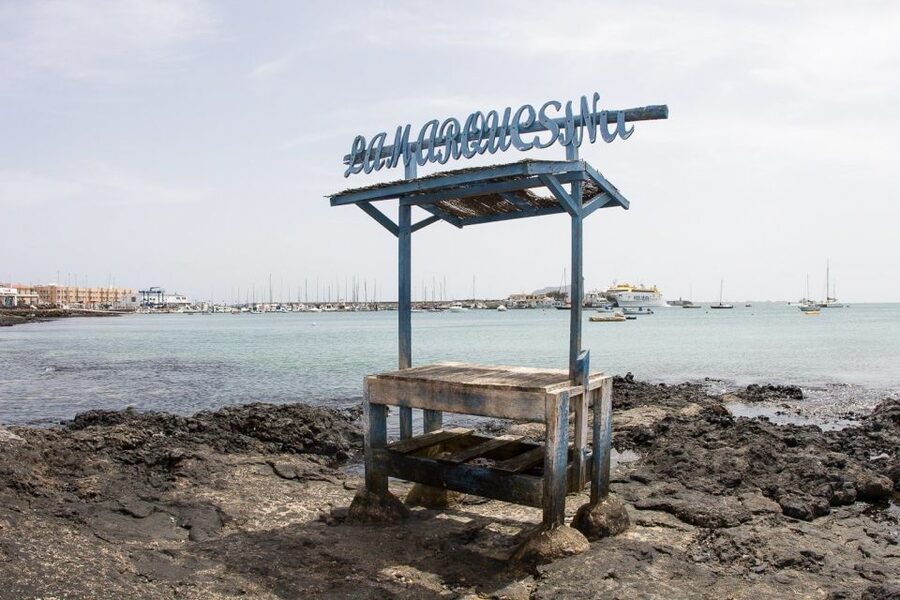 Lanzarote: Return or 1-Way Ferry to Fuerteventura with Wifi - Fuerteventuras beaches and sand dunes